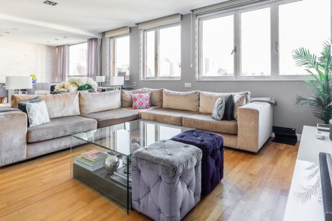 Triplex for sale Madrid, Spain 2 bedrooms, 218 sq.m. No. 117535 - photo 12
