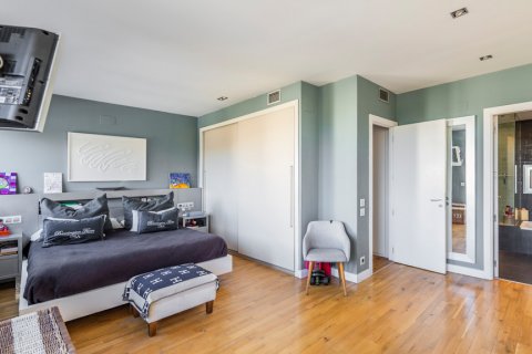 Triplex for sale Madrid, Spain 2 bedrooms, 218 sq.m. No. 117535 - photo 30