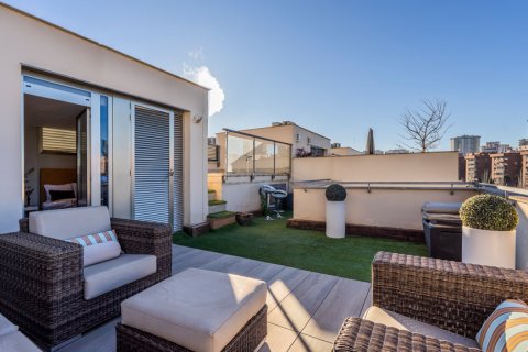 Triplex for sale Madrid, Spain 2 bedrooms, 218 sq.m. No. 117535 - photo 6