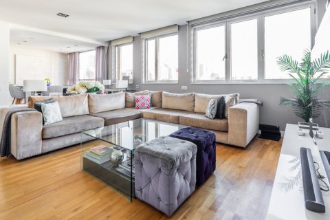 Triplex for sale Madrid, Spain 2 bedrooms, 218 sq.m. No. 117535 - photo 17