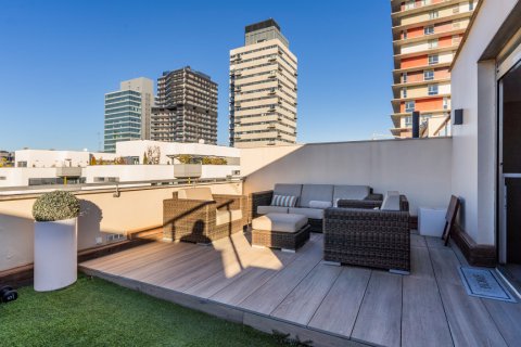 Triplex for sale Madrid, Spain 2 bedrooms, 218 sq.m. No. 117535 - photo 3