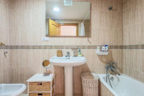 Apartment for rent Villajoyosa, Alicante, Spain 2 bedrooms, 110 sq.m. No. 109267 - photo 27