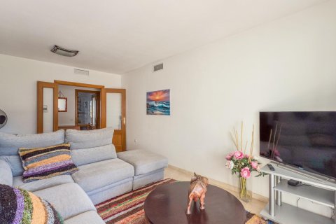 Apartment for rent Villajoyosa, Alicante, Spain 2 bedrooms, 110 sq.m. No. 109267 - photo 13