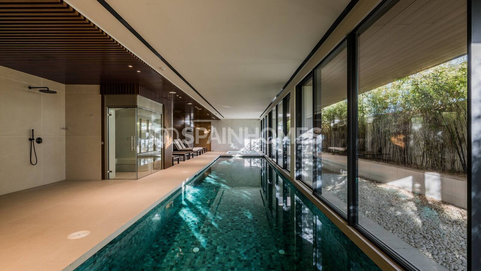 Appartamento a Estepona, Malaga, Spagna 4 camere da letto, 464 mq. N° 57791