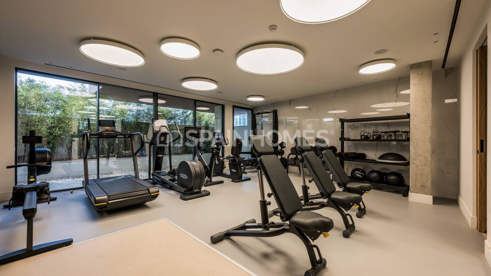 Appartamento a Estepona, Malaga, Spagna 4 camere da letto, 464 mq. N° 57791