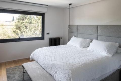 Villa for rent Madrid, Spain 6 bedrooms, 600 sq.m. No. 117497 - photo 16