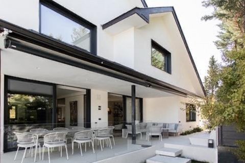 Villa for rent Madrid, Spain 6 bedrooms, 600 sq.m. No. 117497 - photo 10