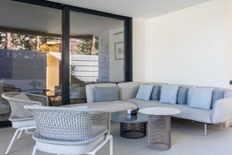 Villa for rent Madrid, Spain 6 bedrooms, 600 sq.m. No. 117497 - photo 13