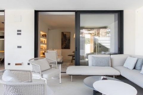 Villa for rent Madrid, Spain 6 bedrooms, 600 sq.m. No. 117497 - photo 14