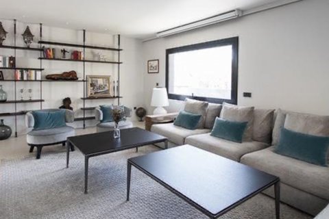 Villa for rent Madrid, Spain 6 bedrooms, 600 sq.m. No. 117497 - photo 12