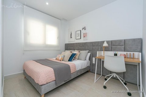 Продажа квартиры в Торревьеха, Аликанте, Испания 2 спальни, 75.62м2 №117505 - фото 10