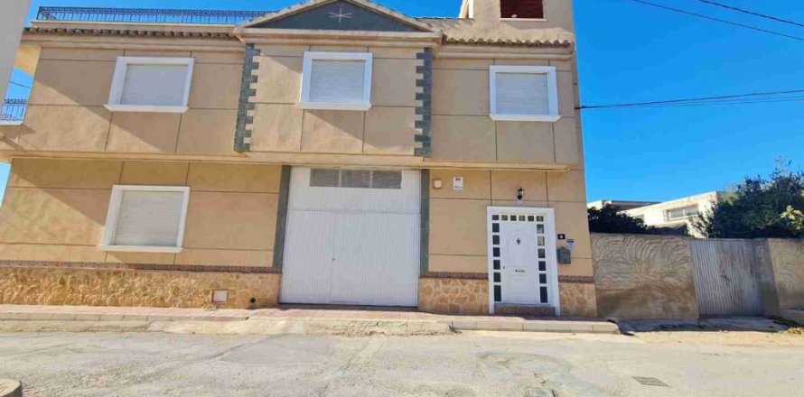 Rindu māja Orihuela, Alicante, Spānijā 3 istabas, 117 m2 Nr. 115013