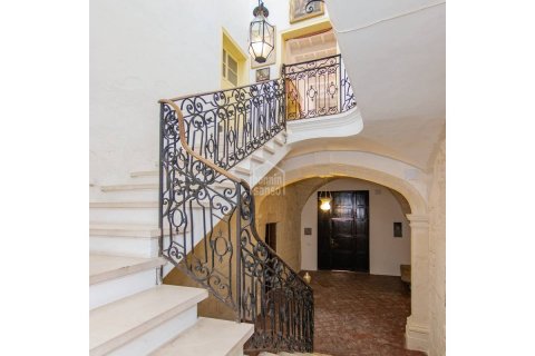 Townhouse for sale Ciutadella De Menorca, Menorca, Spain 12 bedrooms, 495 sq.m. No. 102038 - photo 4