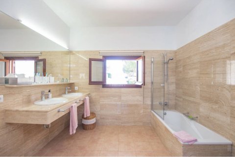 Villa for sale Ciutadella De Menorca, Menorca, Spain 7 bedrooms, 478 sq.m. No. 110995 - photo 9