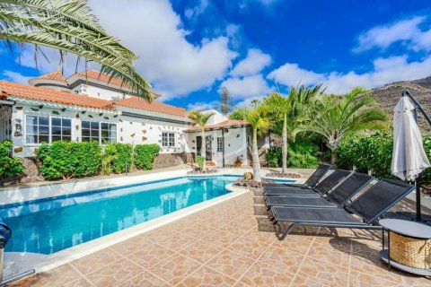 Villa for sale Adeje, Tenerife, Spain 6 bedrooms, 450 sq.m. No. 111062 - photo 23