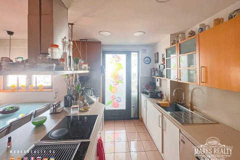 Apartment for sale Barcelona, Spain 4 bedrooms, 196 sq.m. No. 91171 - photo 16