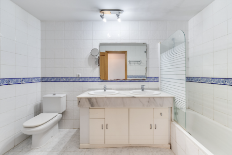 Apartment for sale Estepona, Malaga, Spain 3 bedrooms, 109 sq.m. No. 109601 - photo 12