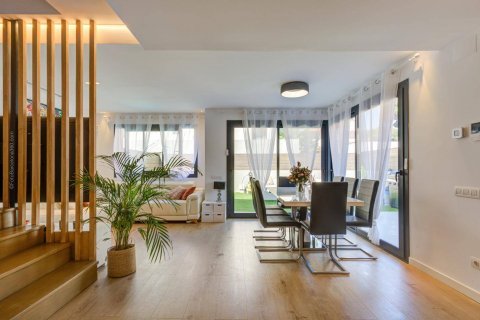 House for sale Castelldefels, Barcelona, Spain 4 bedrooms, 189 sq.m. No. 51727 - photo 1
