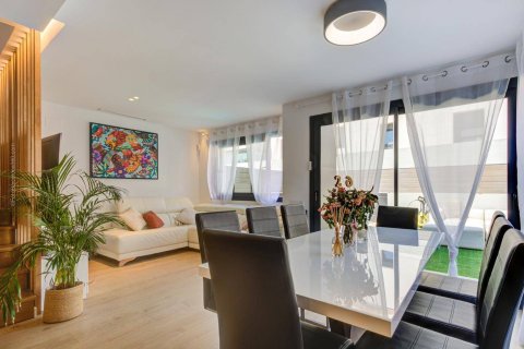 House for sale Castelldefels, Barcelona, Spain 4 bedrooms, 189 sq.m. No. 51727 - photo 2