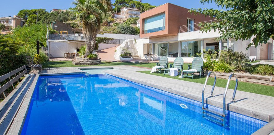 House Lloret de Mar, Girona, Spain 4 bedrooms, 385 sq.m. No. 53157