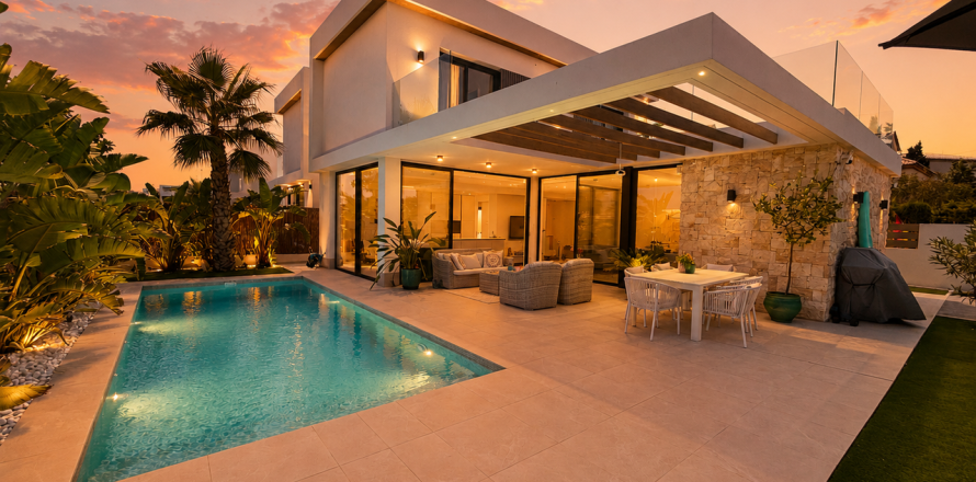 Villa a Cabo Roig, Alicante, Spagna 3 camere da letto, 130 mq. N° 115297