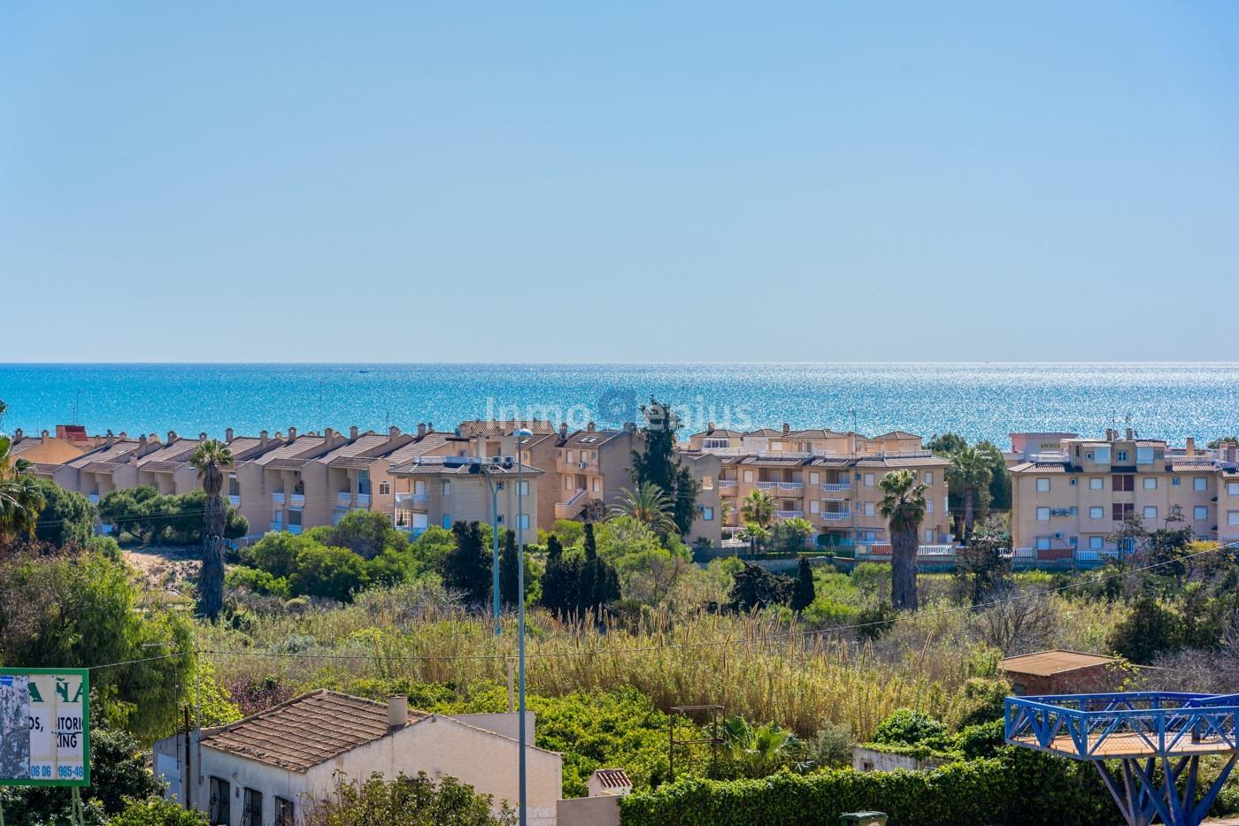 Bungalow i Guardamar del Segura, Alicante, Spanien 3 sovrum, 156 kvm. Nr. 81542