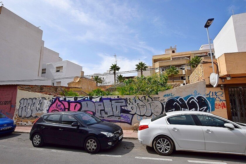 Land plot in Torrevieja, Alicante, Spain 3 bedrooms, 230 sq.m. No. 103540