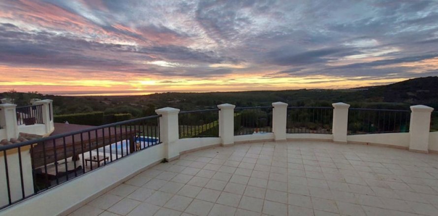 Apartment Sotogrande, Cadiz, Spain 3 bedrooms, 193 sq.m. No. 109598