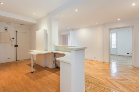 Appartamento in vendita Madrid, Spagna 4 camere da letto, 250 mq. N° 108152 - foto 3