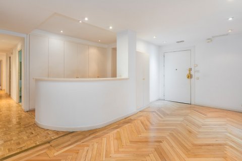 Appartamento in vendita Madrid, Spagna 4 camere da letto, 250 mq. N° 108152 - foto 2