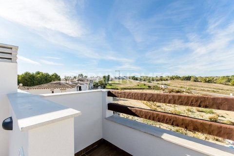 Apartamento en venta en Torrevieja, Alicante, España 3 dormitorios, 71 m2 No. 48780 - foto 3