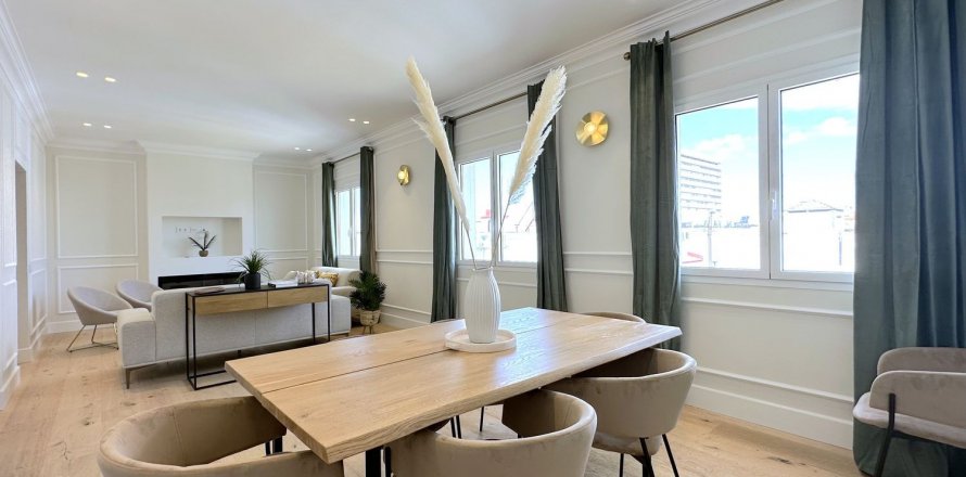 Dzīvoklis Madrid, Spānijā 3 istabas, 165 m2 Nr. 84525