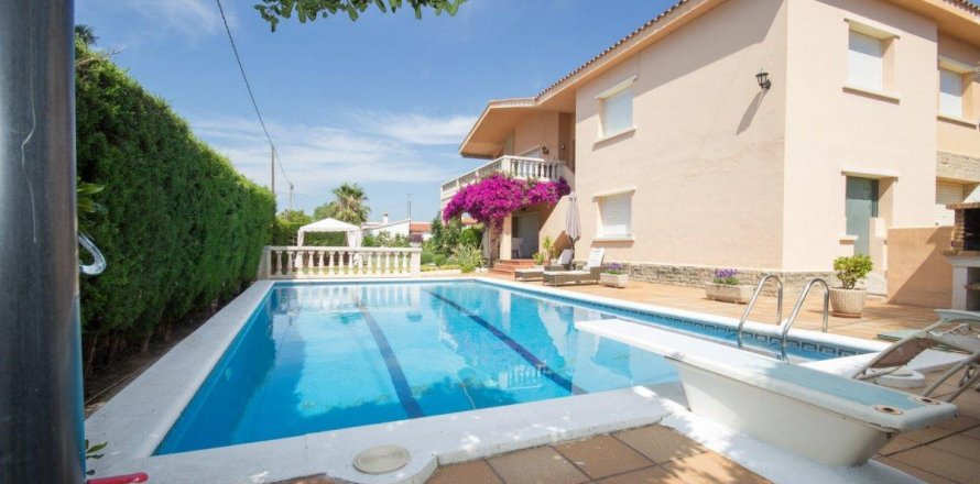 House Calafell, Tarragona, Spain 4 bedrooms, 187 sq.m. No. 21564