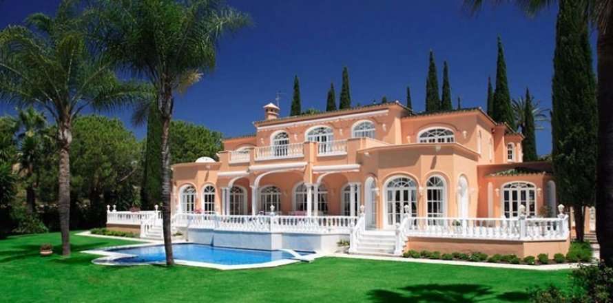 House Estepona, Malaga, Spain 11 bedrooms, 900 sq.m. No. 23068