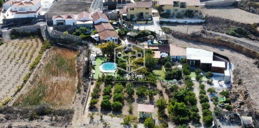 Commercial property San Miguel de Abona, Tenerife, Spain 6 bedrooms, 553 sq.m. No. 111094