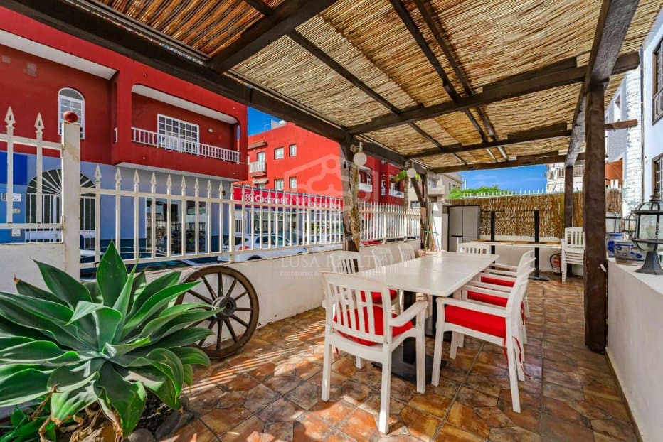 Liikekiinteistö Guia de Isora, Tenerife, Espanja 5 makuuhuonetta, 368 m2 No. 111085