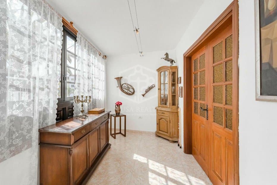 Liikekiinteistö Guia de Isora, Tenerife, Espanja 5 makuuhuonetta, 368 m2 No. 111085