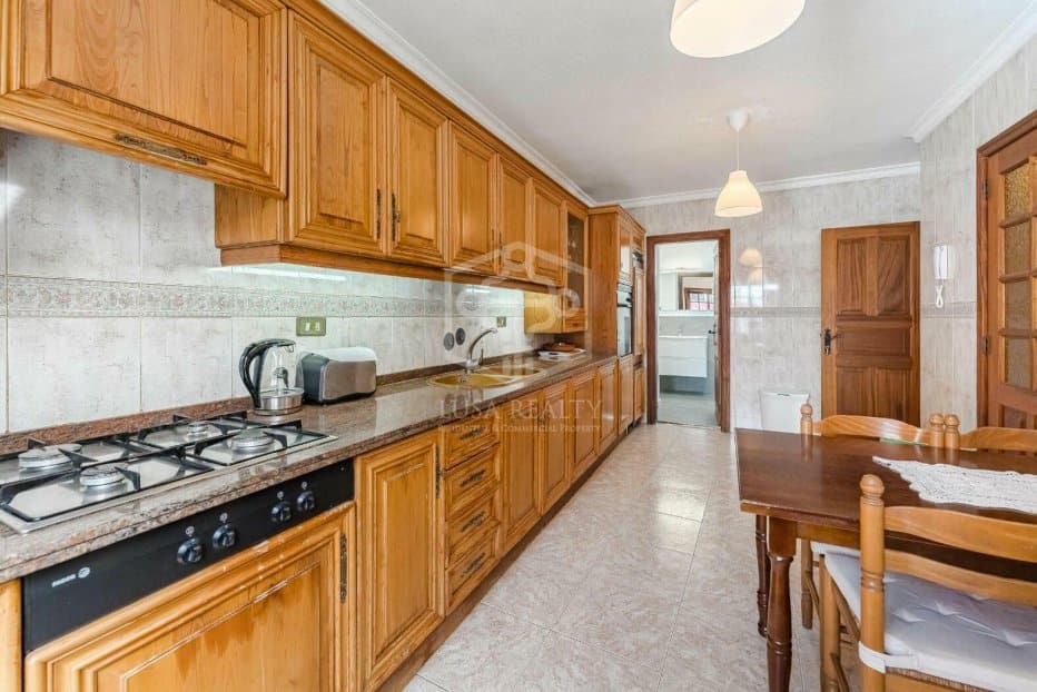 Liikekiinteistö Guia de Isora, Tenerife, Espanja 5 makuuhuonetta, 368 m2 No. 111085