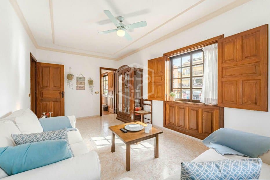 Liikekiinteistö Guia de Isora, Tenerife, Espanja 5 makuuhuonetta, 368 m2 No. 111085
