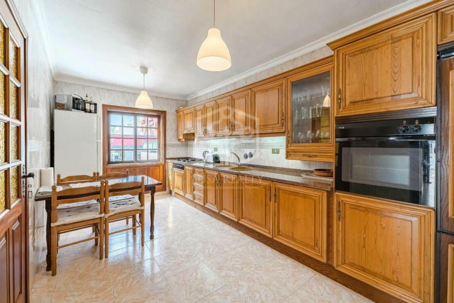Liikekiinteistö Guia de Isora, Tenerife, Espanja 5 makuuhuonetta, 368 m2 No. 111085