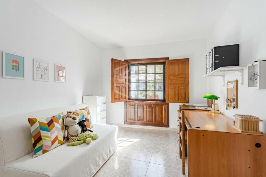 Liikekiinteistö Guia de Isora, Tenerife, Espanja 5 makuuhuonetta, 368 m2 No. 111085