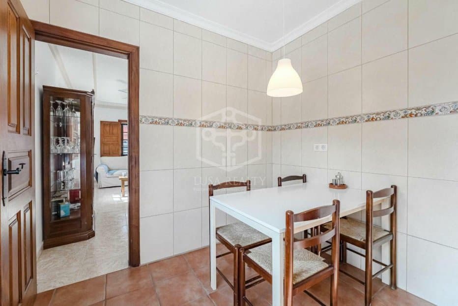 Liikekiinteistö Guia de Isora, Tenerife, Espanja 5 makuuhuonetta, 368 m2 No. 111085