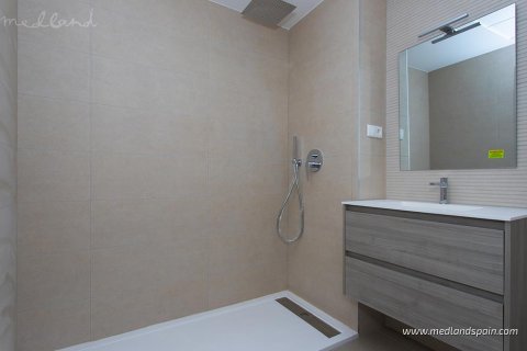 Kaupunkipientalo myytävänä Alicante, Espanja, 3 makuuhuonetta, 130 m2 No. 104845 - kuva 6
