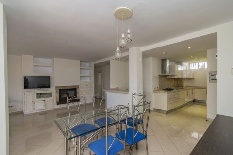 Продажа квартиры в Нуэва Андалусия, Малага, Испания 3 спальни, 127м2 №117680 - фото 8