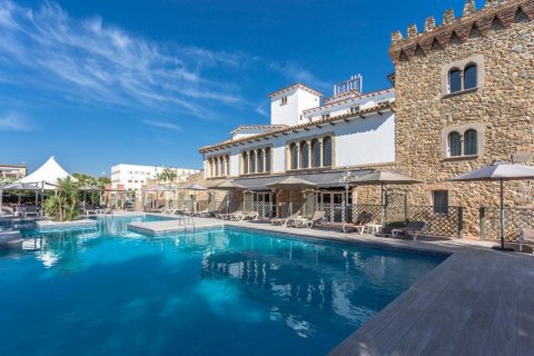 Commercial property for sale Empuriabrava, Girona, Spain 6515 sq.m. No. 35365 - photo 1
