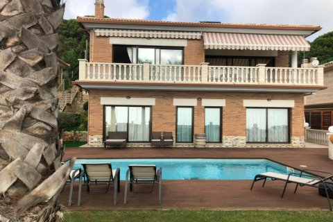 Talo myytävänä Lloret de Mar, Girona, Espanja, 4 makuuhuonetta, 330 m2 No. 23016 - kuva 1