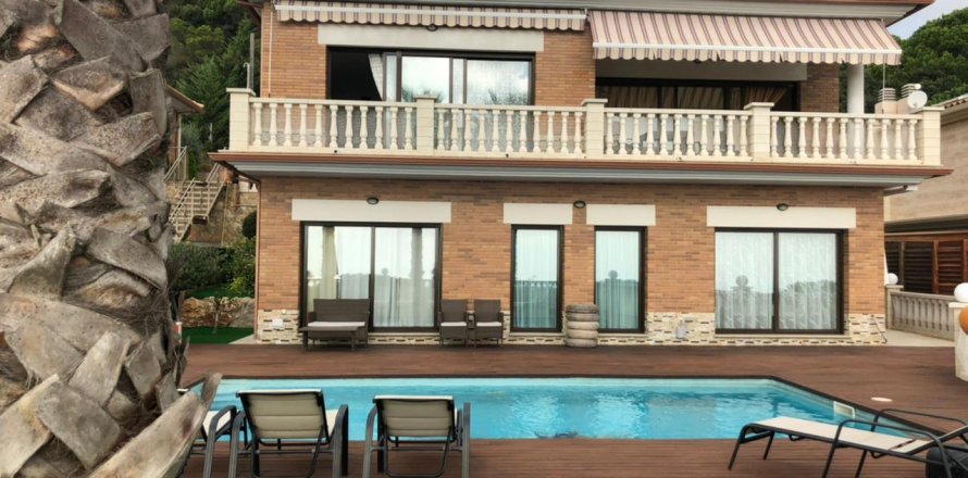 Talo Lloret de Mar, Girona, Espanja 4 makuuhuonetta, 330 m2 No. 23016