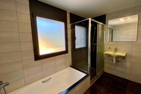 Hus till salu Lloret de Mar, Girona, Spanien 5 sovrum, 269 kvm. Nr. 23008 - foto 12