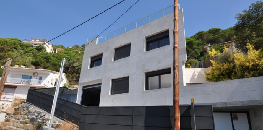House Lloret de Mar, Girona, Spain 4 bedrooms, 584 sq.m. No. 22971