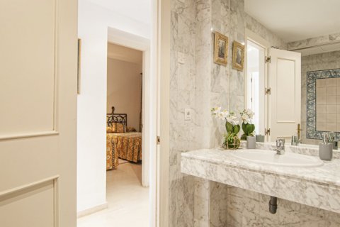 Apartment for rent Estepona, Malaga, Spain 3 bedrooms, 120 sq.m. No. 130118 - photo 7
